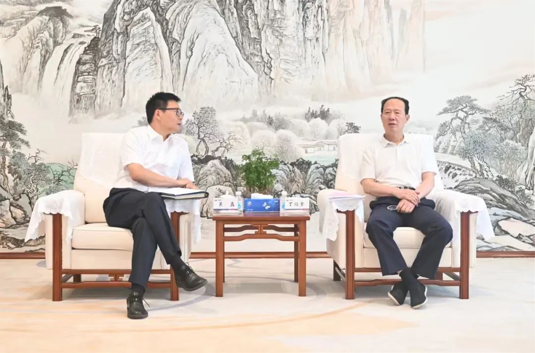 中國電建黨委書記、董事長丁焰章與上海電氣集團黨委書記、董事長吳磊會談
