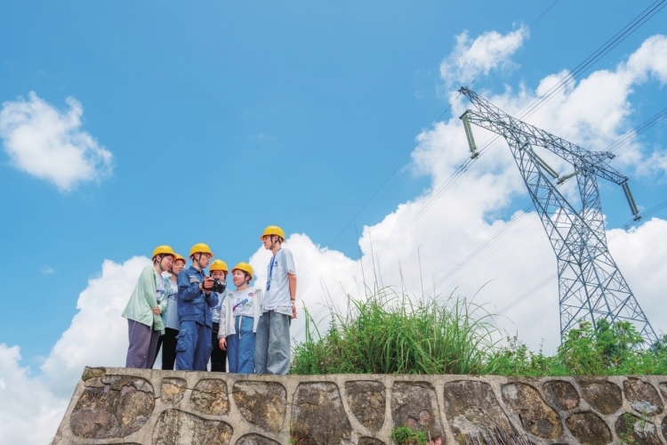 南方電網(wǎng)2024年港澳大學生、臺灣青年暑期實習項目圓滿結(jié)束