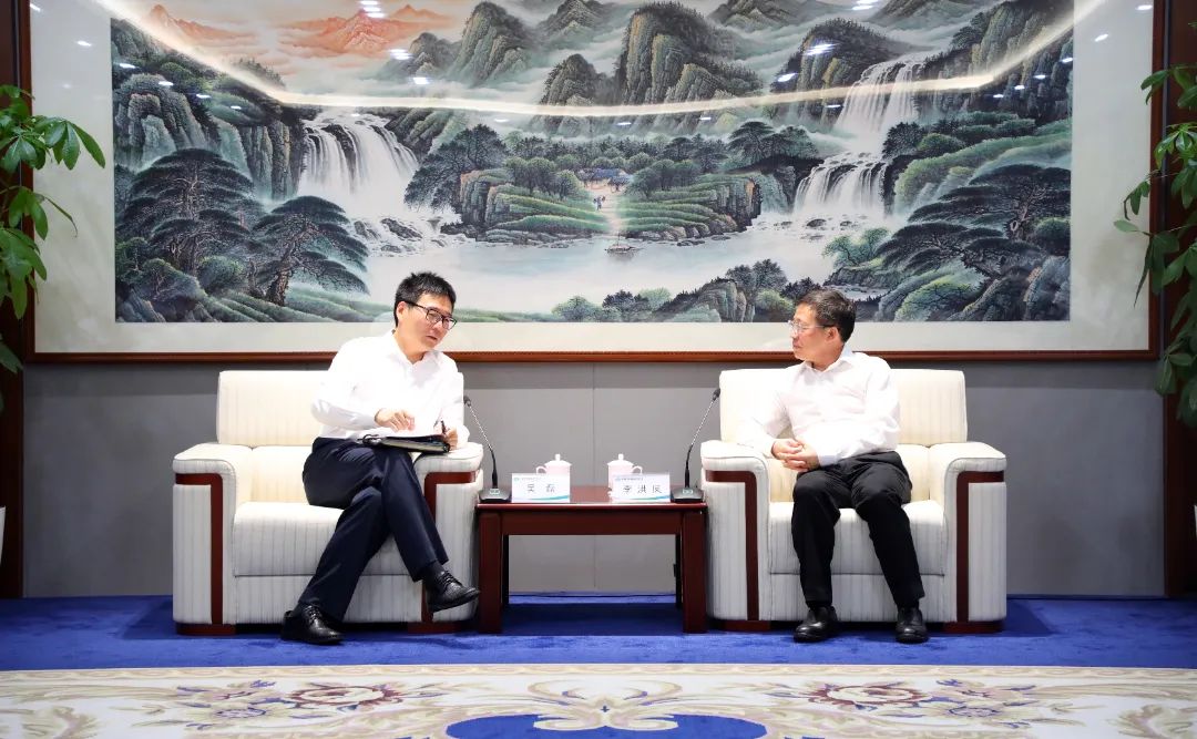 中國電氣裝備黨委書記、董事長李洪鳳會見上海電氣集團黨委書記、董事長吳磊