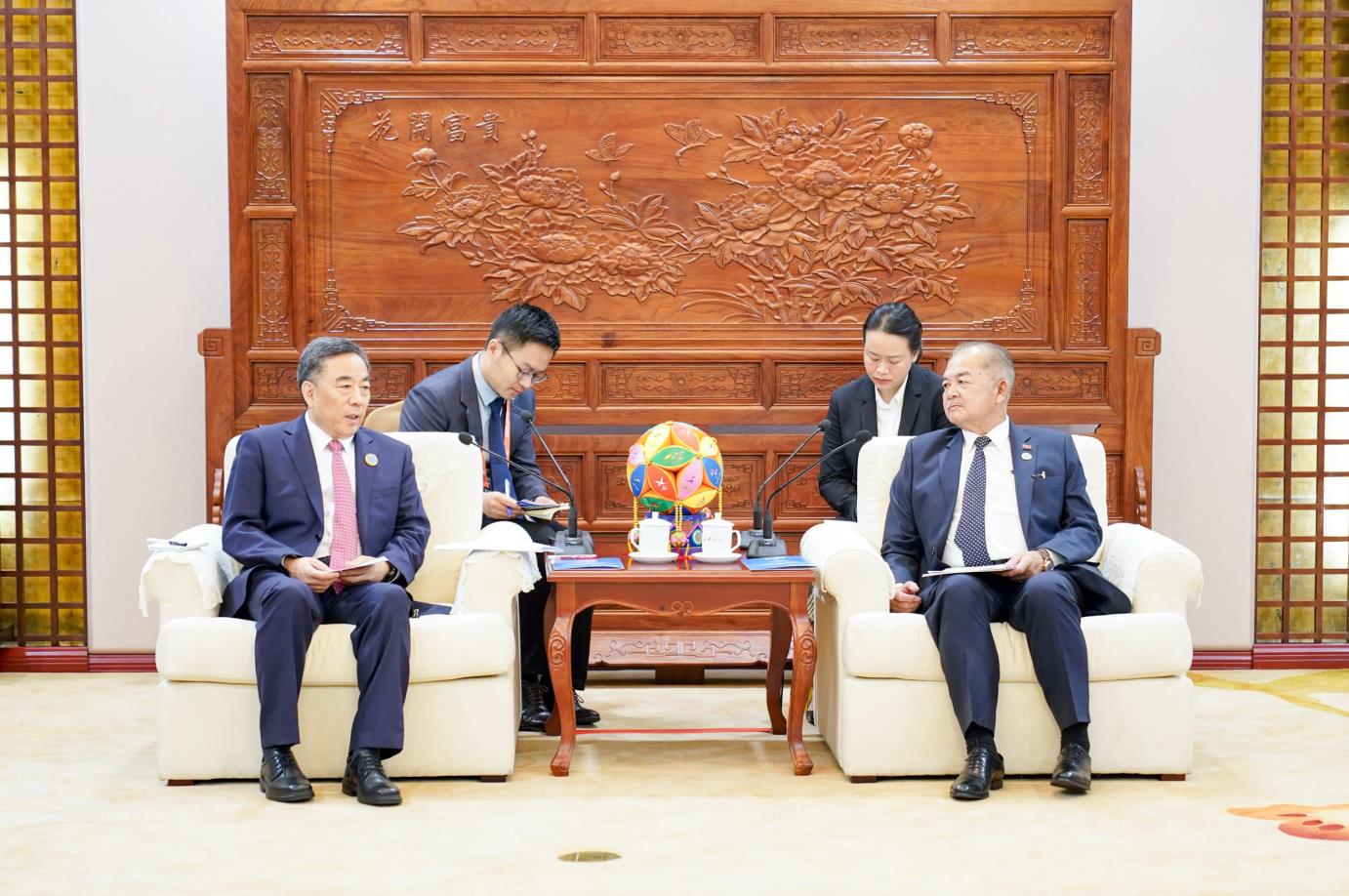 中國能建黨委書記、董事長(zhǎng)宋海良與老撾副總理吉喬·凱坎匹吞會(huì)談