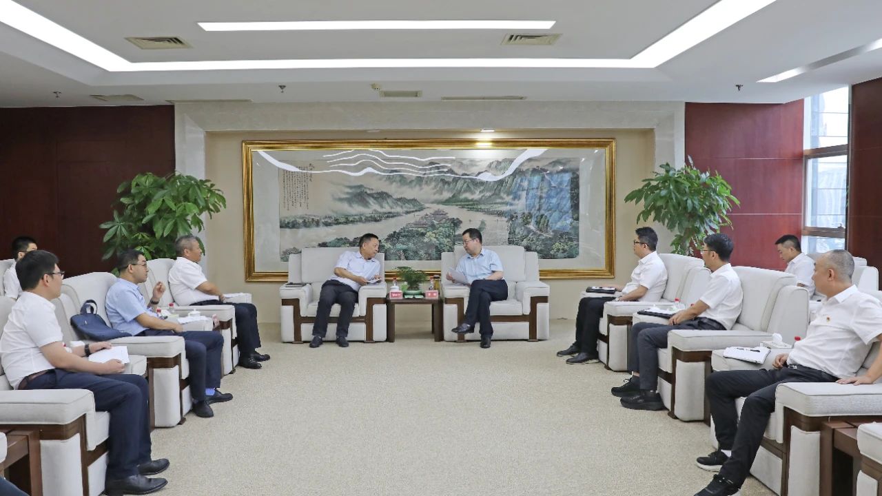 大唐四川公司黨委書記、董事長梁華與水電十局黨委書記、董事長范開平會談