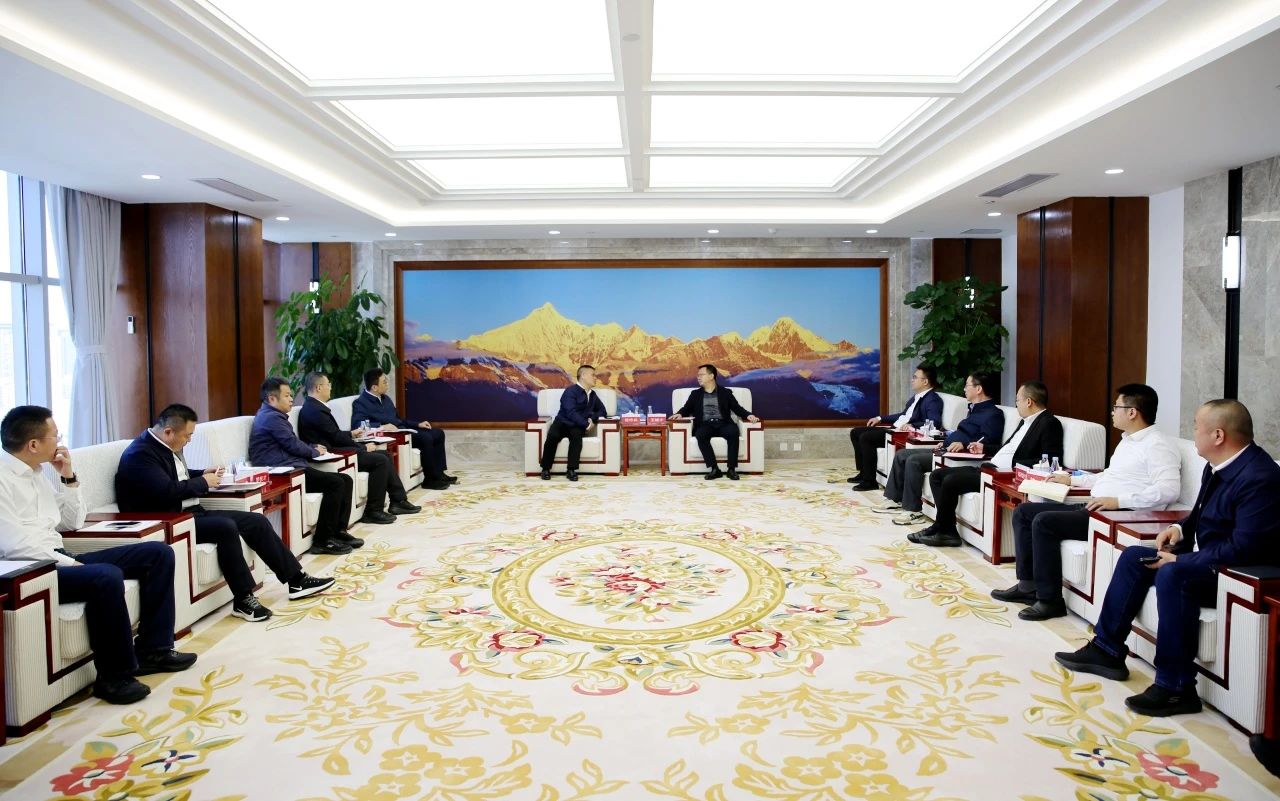 大唐云南公司黨委書記、董事長(zhǎng)王繼才與中鐵十局集團(tuán)有限公司總經(jīng)理、黨委副書記范中兵會(huì)談