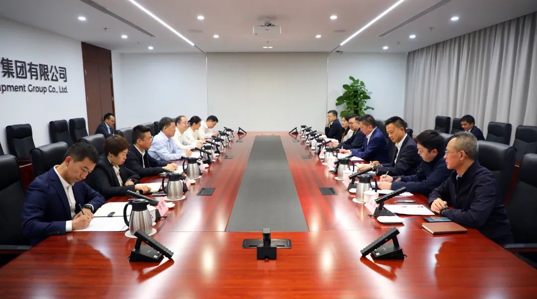 中國電氣裝備黨委書記、董事長李洪鳳會見上海市國資委黨委書記、主任賀青