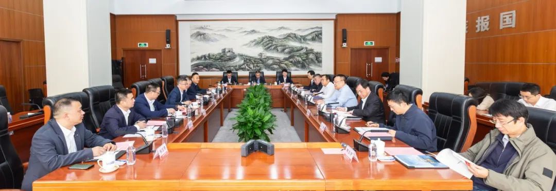 中核集團會見特變電工黨委委員、總裁黃漢杰一行