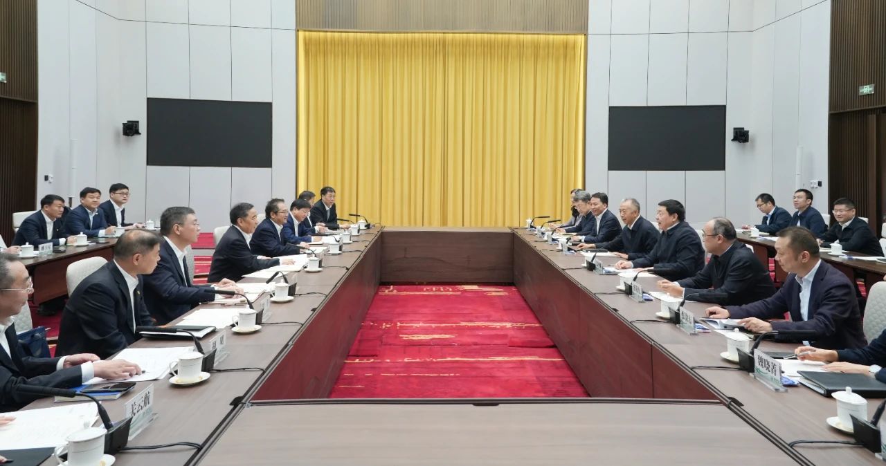 中國(guó)能建黨委書記、董事長(zhǎng)宋海良與國(guó)家電網(wǎng)董事長(zhǎng)、黨組書記張智剛會(huì)談