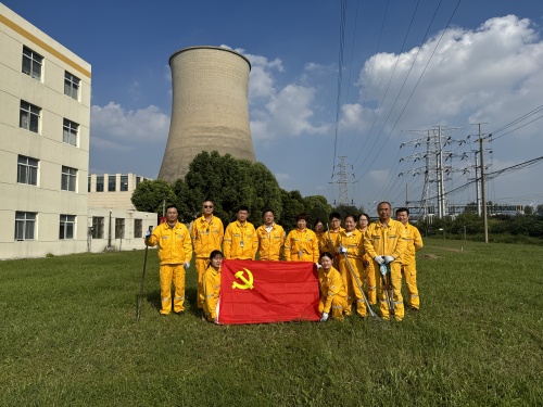 南京化學(xué)工業(yè)園熱電有限公司黨員先鋒在行動，廠外環(huán)境整治展擔(dān)當(dāng)