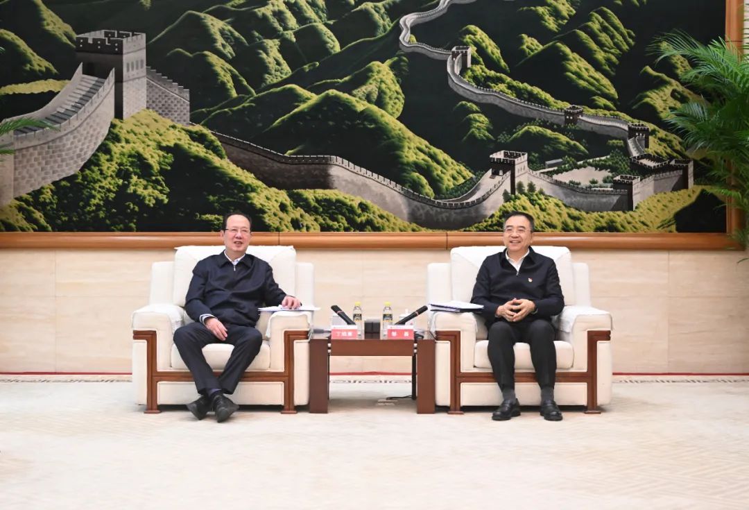 中國(guó)電建黨委書記、董事長(zhǎng)丁焰章與中國(guó)大唐黨組書記、董事長(zhǎng)鄒磊會(huì)談