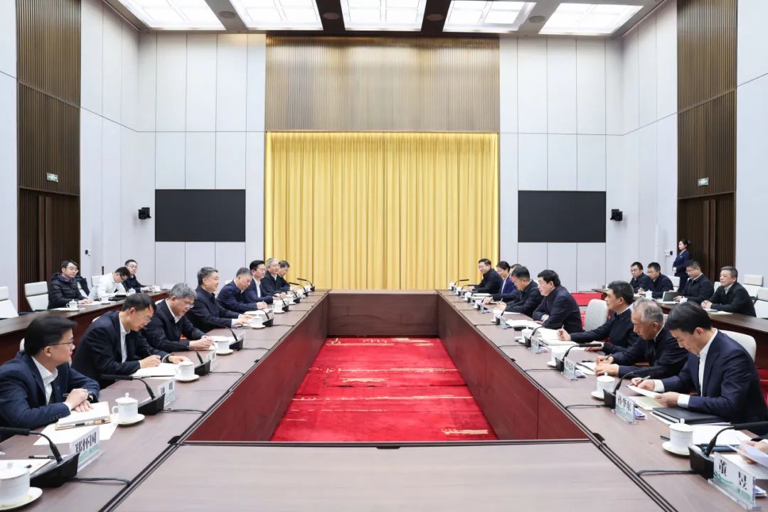 溫樞剛張文峰與國(guó)家電網(wǎng)董事長(zhǎng)張智剛、總經(jīng)理龐驍剛會(huì)談