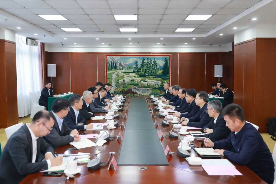 華電集團黨組書記、董事長江毅與上海電氣黨委書記、董事長吳磊舉行會談