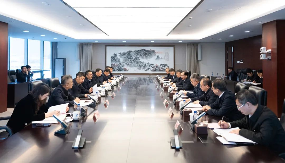 華電集團(tuán)董事長江毅、總經(jīng)理葉向東與哈電集團(tuán)董事長曹志安、總經(jīng)理黃偉舉行會談