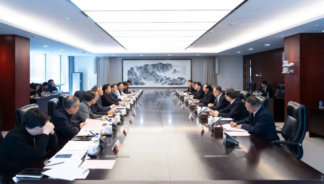 華電集團(tuán)董事長(zhǎng)、黨組書記江毅與北京市政府黨組成員、副市長(zhǎng)文獻(xiàn)舉行會(huì)談