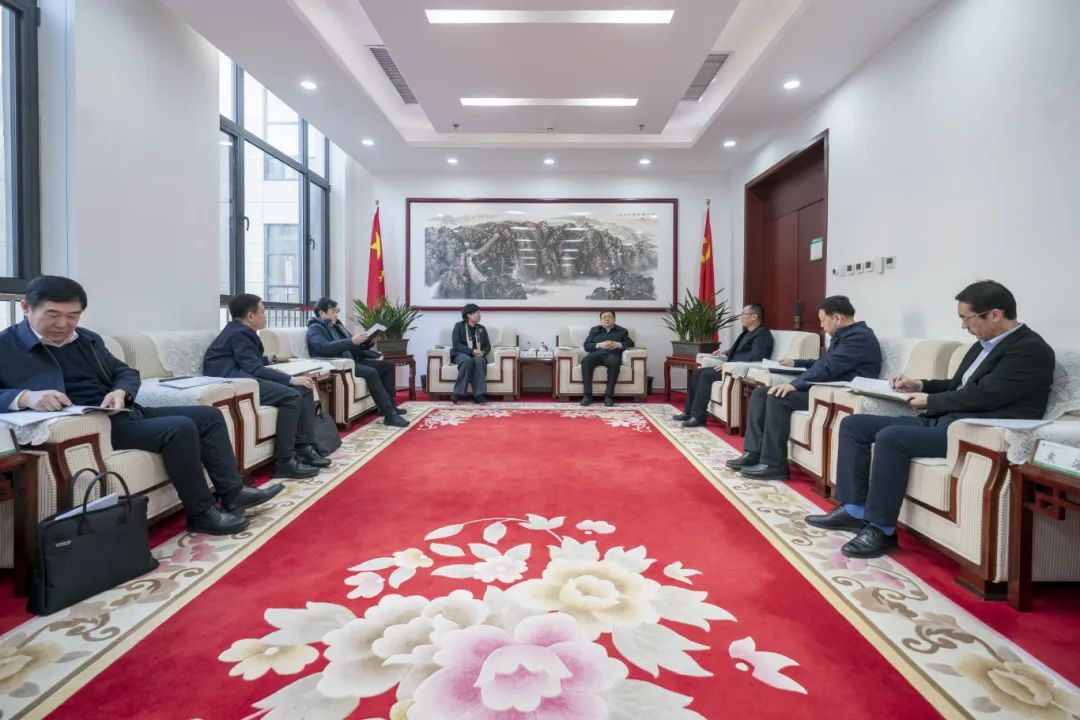 內(nèi)蒙古電力集團(tuán)與包頭市政府、中國二冶集團(tuán)、中國能建華北院和陜西院交流座談